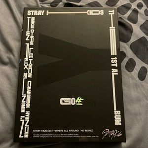 Kpop- Stray Kids - Go Live (NORMAL VERSION)